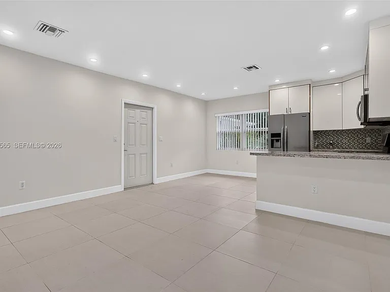 12800 NE 11th Ave #3 — Photo 7