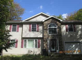 6394 Manor Ln, Tobyhanna, PA