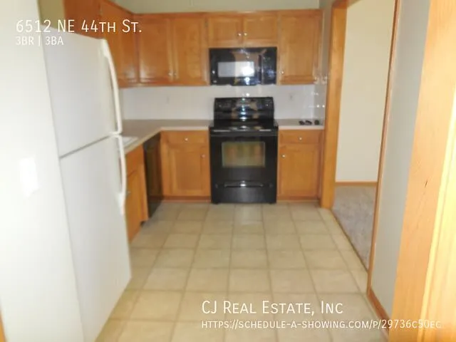6512 NE 44th St — Photo 3