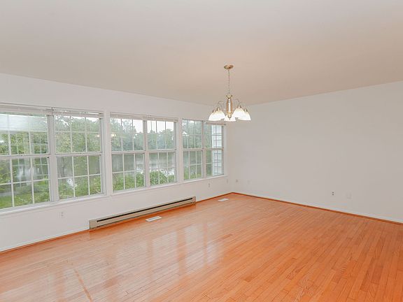 4th image of 6049 Lake Terrace Cir