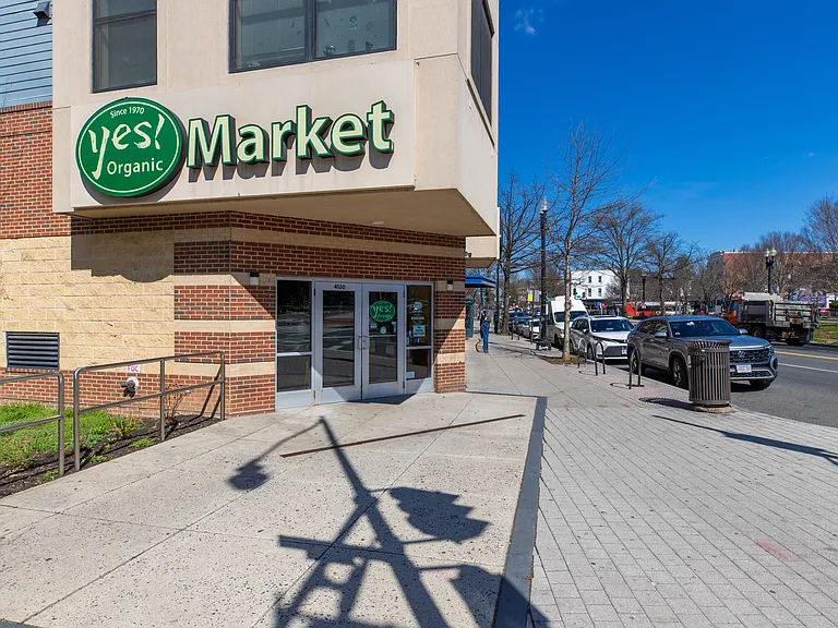 Yes! Organic Market nearby