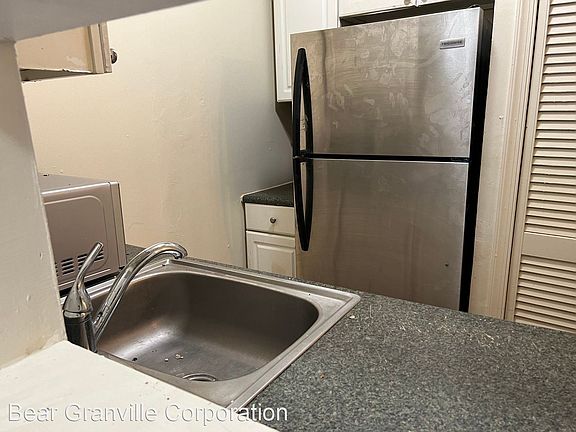 4th image of 644 S Allen Ave #4302073