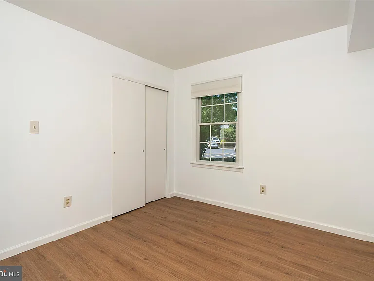 109 Wyndham Pl — Photo 18