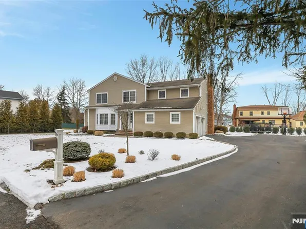 16 Herron Ct, Harrington Park, NJ 07640