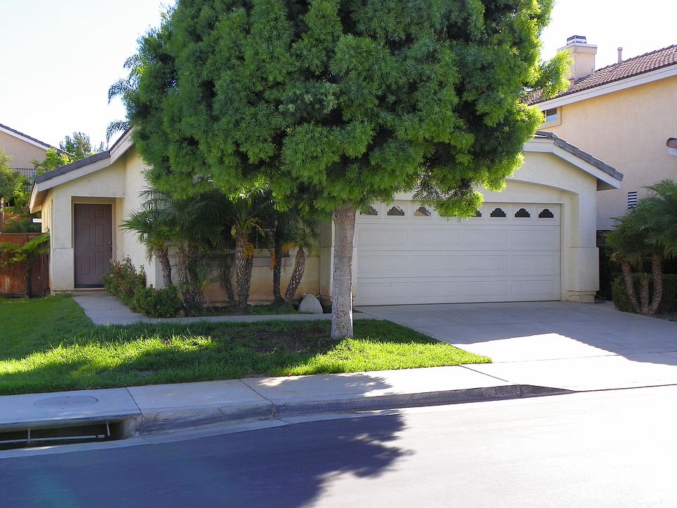 1st image of 924 Ferndale Dr