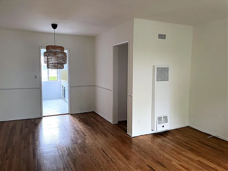 11653 Blix St #5 — Photo 6