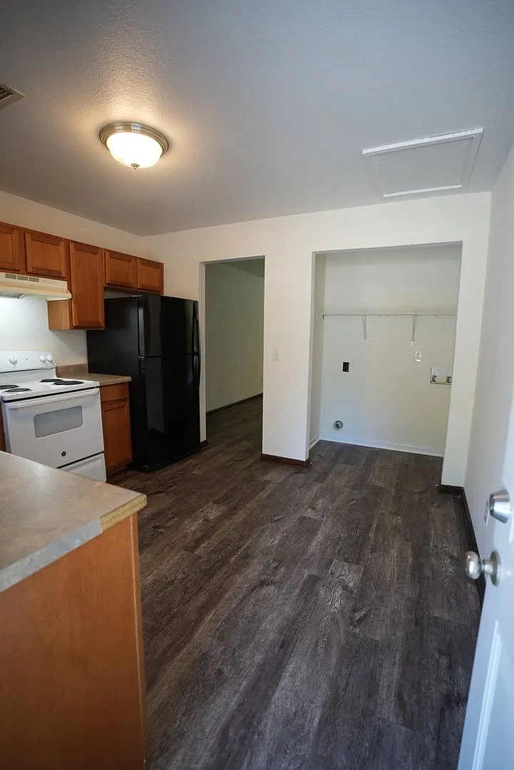 1729 Louise Drive — Photo 2