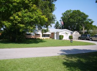 610 9th St NW, Largo, FL 33770