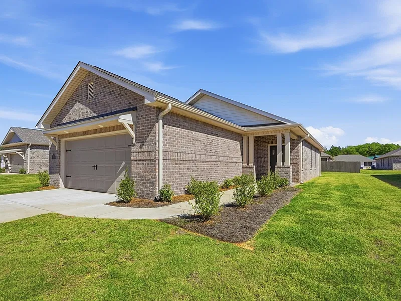 3 bed, 2.0 bath, 1457 sqft, $1,690 — Photo 2