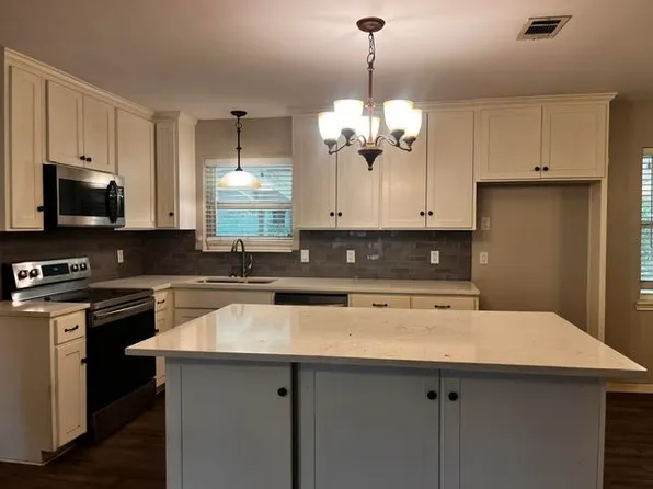 1110 Edgewood St, Ennis, TX 75119