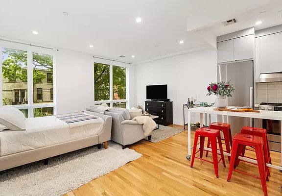 2nd image of 686 Mac Donough St #B2
