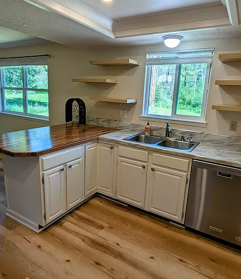 Kitchen dishwasher + new faucet.