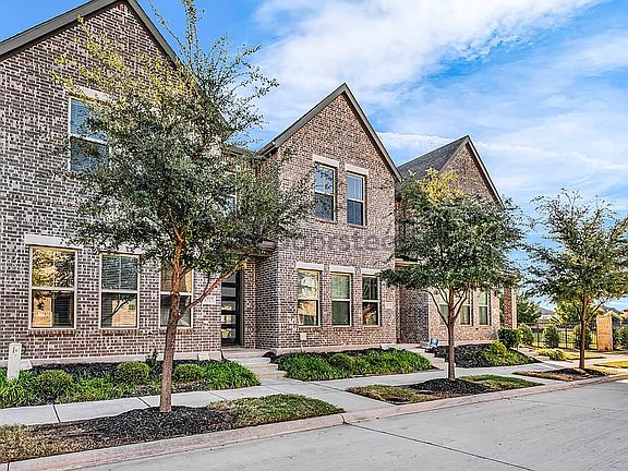 3rd image of 4717 Piedras Lanzar Dr