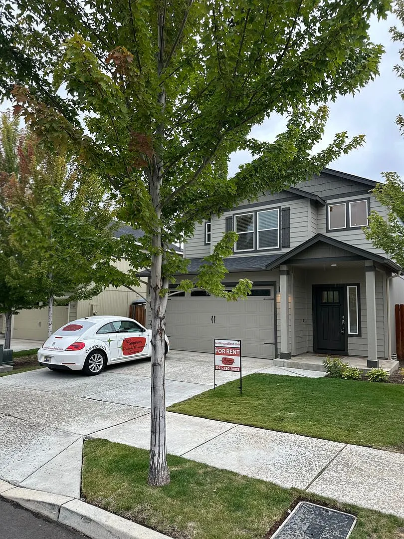 New listing off Pettigrew! A/C! A must see! — Photo 3