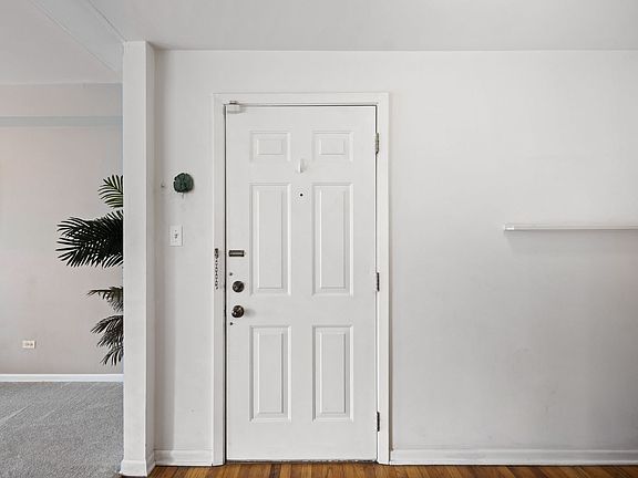 2nd image of 7631 N Bosworth Ave #2S