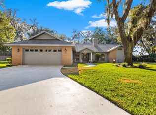 2731 Saint Cloud Oaks Dr, Valrico, FL 33594