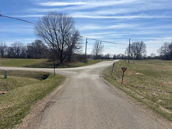 4th image of 1014 Hidden Valley Dr