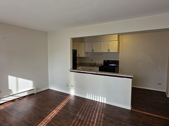 3rd image of 12440 Vincennes Rd APT 5