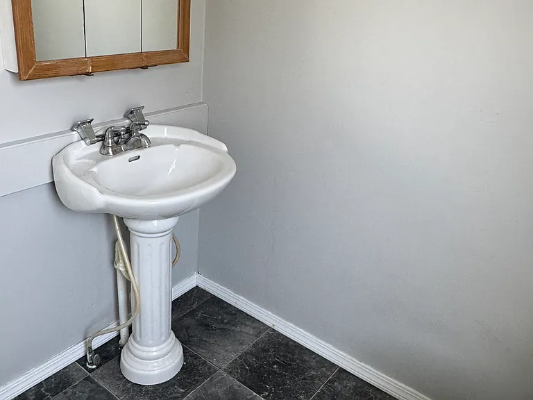147 Newton Ave — Photo 6