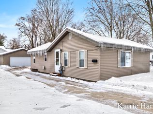 911 E Pearl St, Greenville, MI 48838