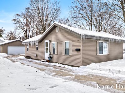 911 E Pearl St, Greenville, MI, 48838