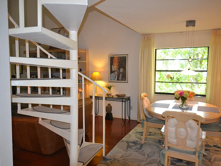 112 Lindsay Ln — Photo 35