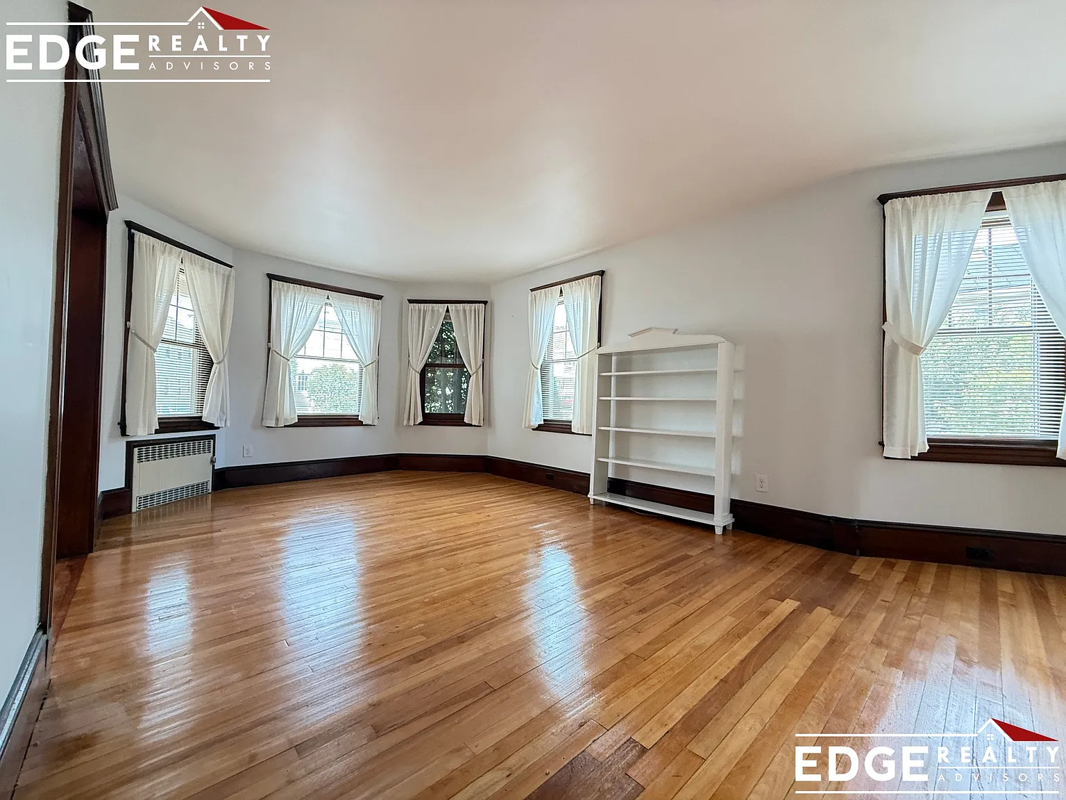 2 bed, 1.0 bath, $2,900 — Photo 2