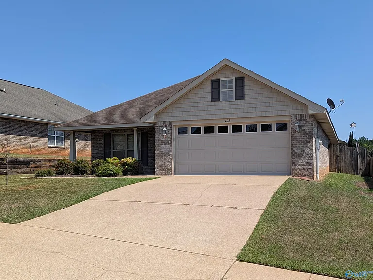 102 Acacia Trail Dr — Photo 1