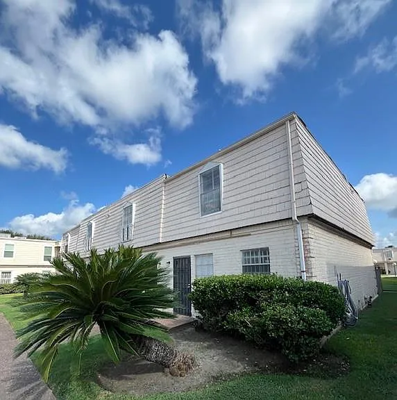 6201 Ranchester Dr #11 — Photo 2