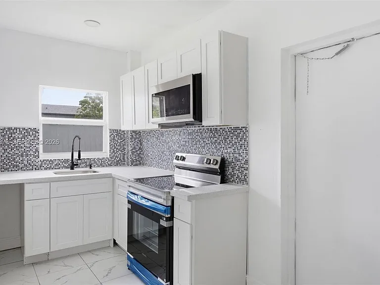 2280 SW 43rd Ave #2 — Photo 8