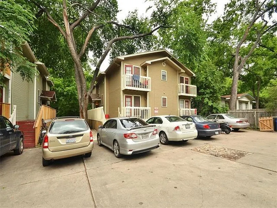 6 bed, 1818 sqft, $4,200 — Photo 2