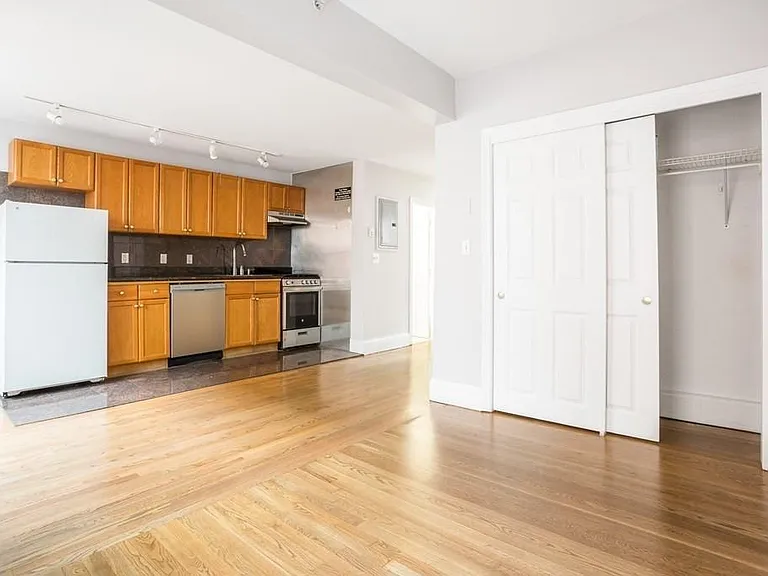 90 Warrenton St #8 — Photo 2
