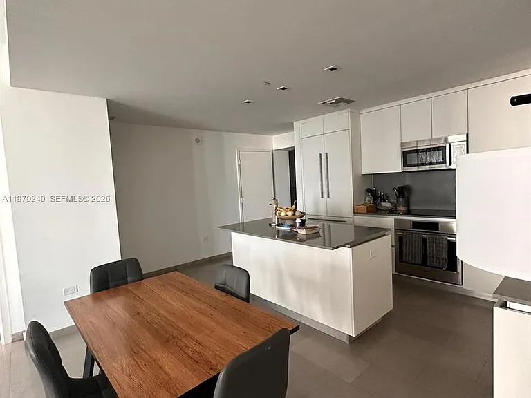 88 SW 7th St #810 — Photo 10