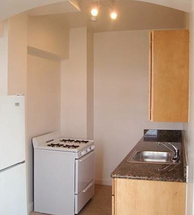 4th image of 1670 Market St APT 42