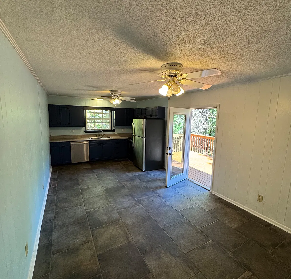 4 bed, 2.5 bath, 1718 sqft, $2,200 — Photo 2