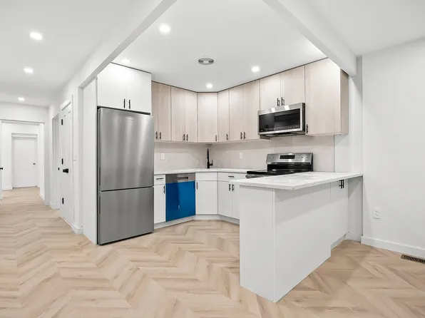 105 Gates Ave, Brooklyn, NY 11238