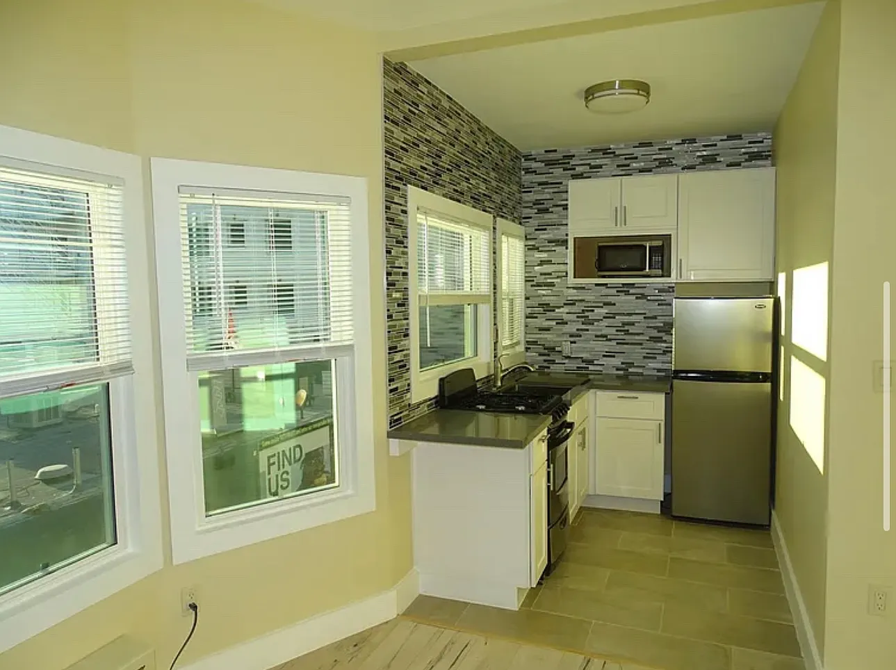 Studio, 400 sqft, $1,995 — Photo 2
