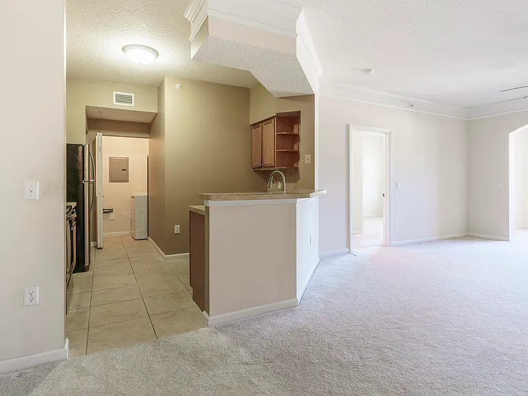 1201 Myrtlewood Cir E — Photo 4