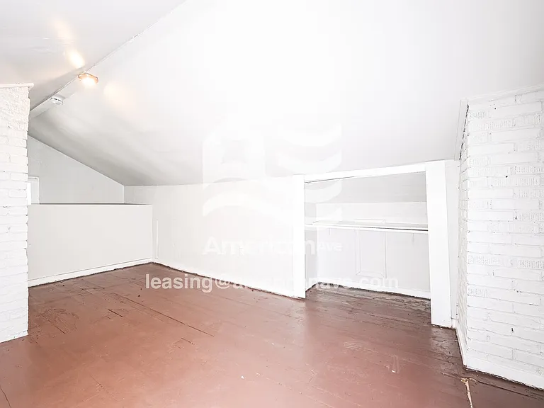 699681_012_bedroom_13.jpg