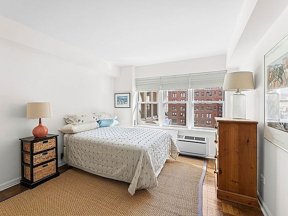 5th image of 120 E 36th St APT 9G