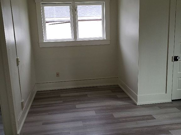 4th image of 825 1/2 N Pearl St