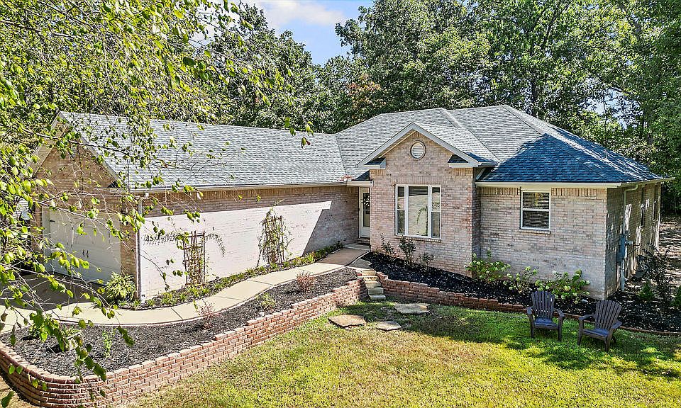 1st image of 49 Ayr Dr