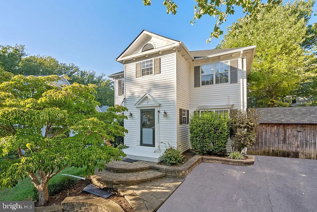 4 bed, 2.5 bath, 2398 sqft, $3,850 — Photo 1