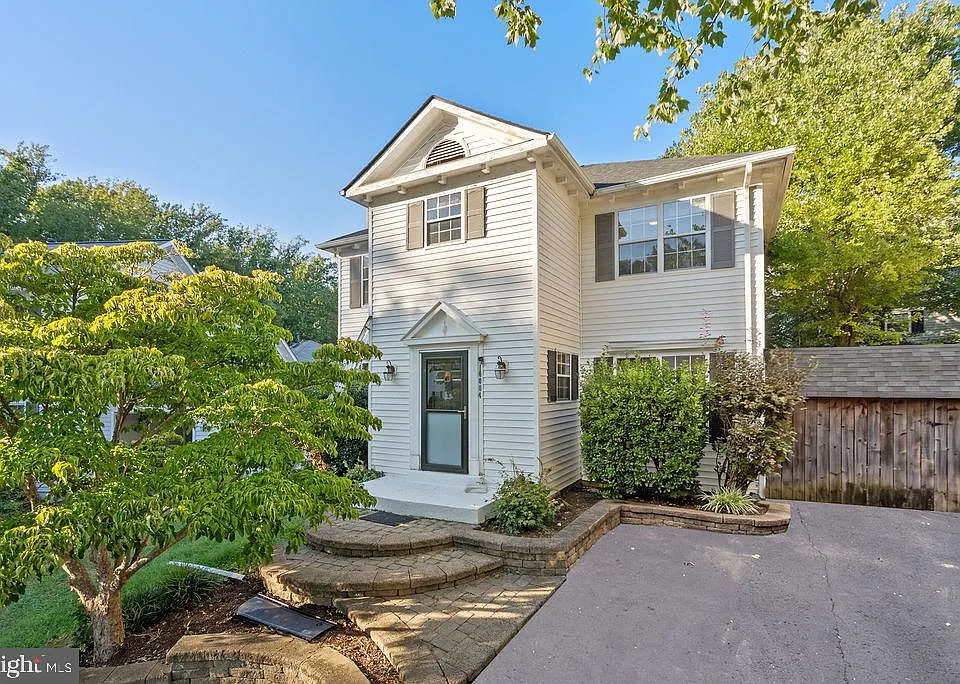 10004 Georgian Woods Ct