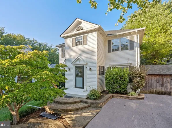 10004 Georgian Woods Ct, Burke, VA 22015