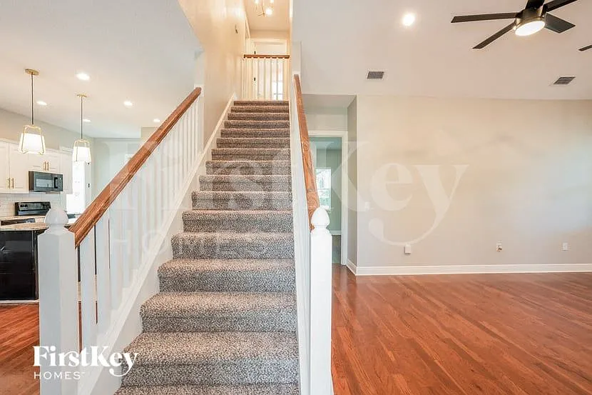 3 bed, 2.0 bath, 1794 sqft, $2,485 — Photo 2