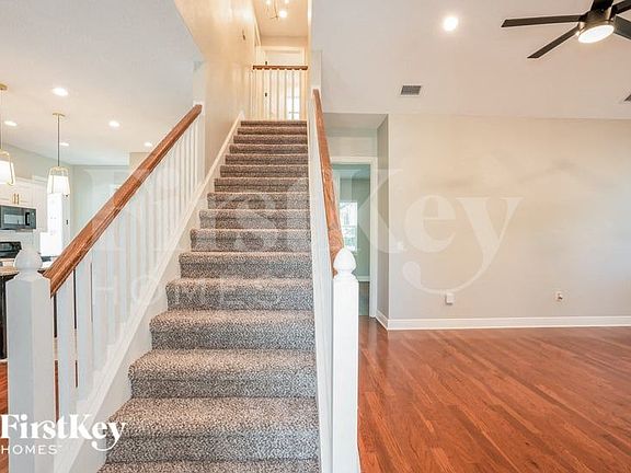 2nd image of 203 W Saunders St