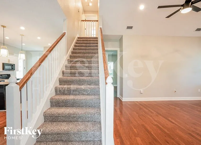203 Saunders St — Photo 2