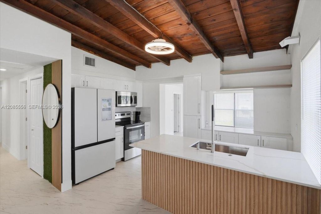 1589 NW 4th Ave, photo 6