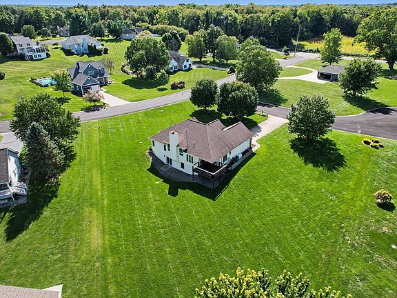 3rd image of 12 Hawksbury Point